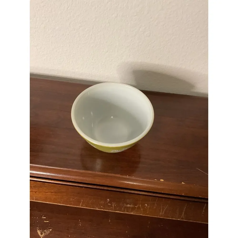 Vintage Pyrex spring blossom crazy daisy green 401 1.5 pt mixing bowl DWD
